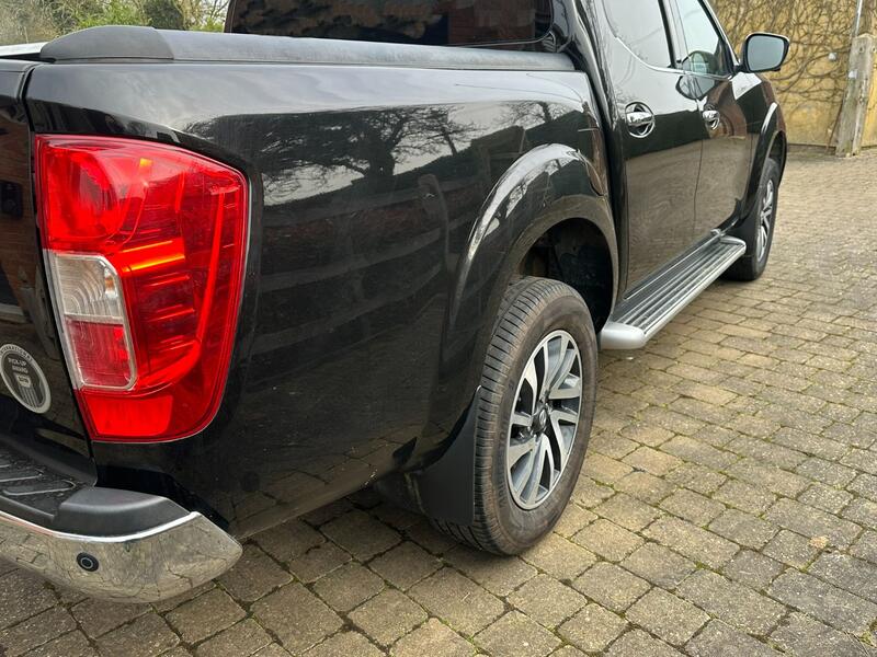 View NISSAN NAVARA 2.3 dCi Tekna