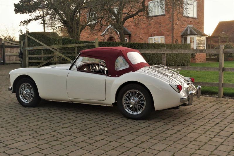 View MG MGA -