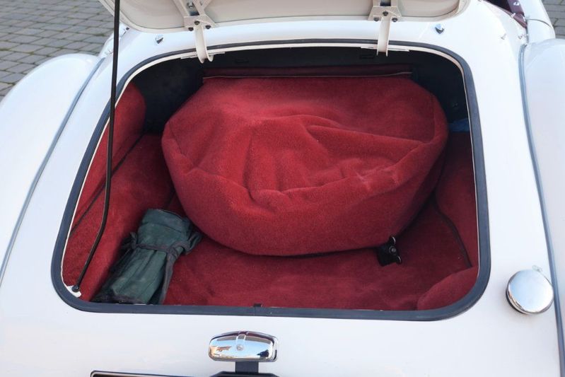 MG MGA