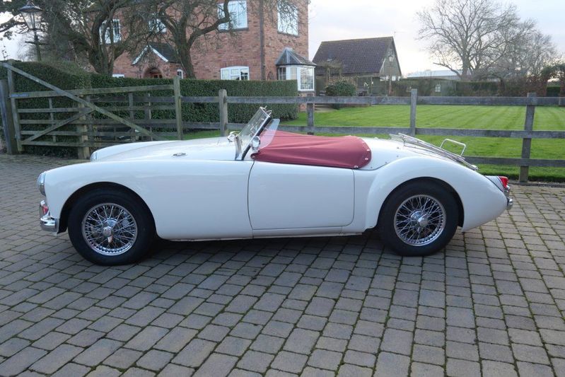 MG MGA